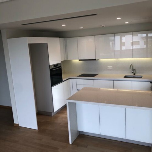 White lacquer kitchen with glass and countertop new