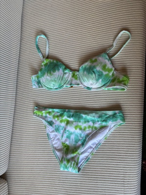 Victoria's Secret ribbed bikini green and white sky print size S new without tags