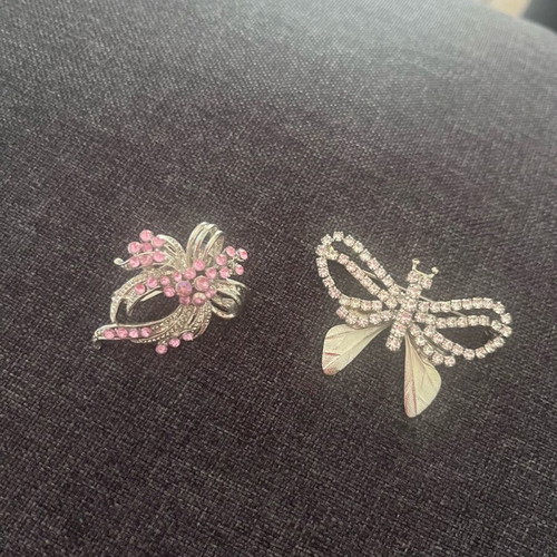 Pins new, 2 pcs, butterfly and flower with stones