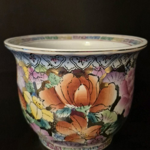 Porcelain flowerpot used, perimeter 11.5 cm and height 9 cm