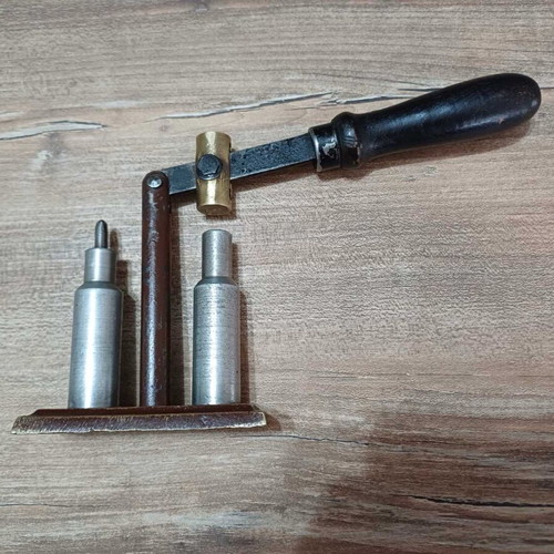 Reloading tool for shotgun shells like new with brass base