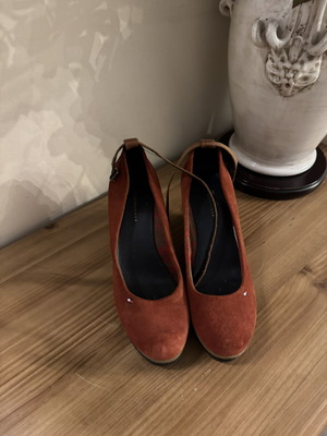 Tommy Hilfiger suede shoes, yellow, size 39