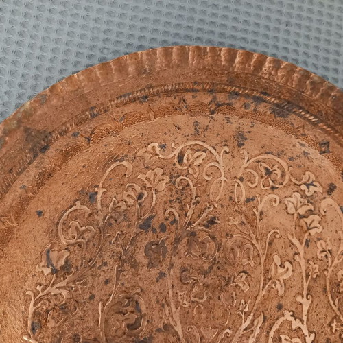 Copper tray like new with decorative design, 37 cm diameter
