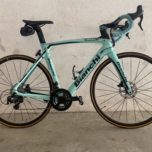 Bianchi Oltre 4 Replica road bike like new, Campagnolo Chorus 12
