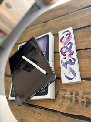 Apple iPad Air 11'' M2 2024 256GB with Apple Pencil Pro and case