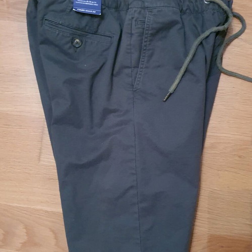 Khaki shorts with elastic belt and drawstring, new, size M