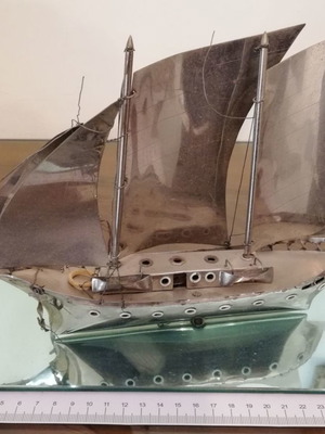 Διακοσμητικό ιστιοφόρο μεταχειρισμένο, επινικελωμένο σε γυάλινη βάση