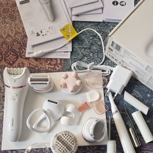 Philips BRE740/90 epilator set for body hair removal like new