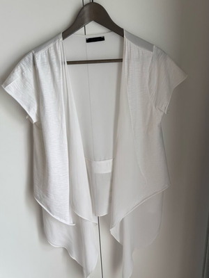 Please cardigan with asymmetries size S like new, white