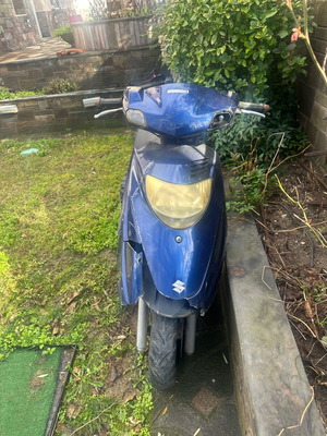 Suzuki UE125 μεταχειρισμένο με χαρτιά για επισκευή ή ανταλλακτικά