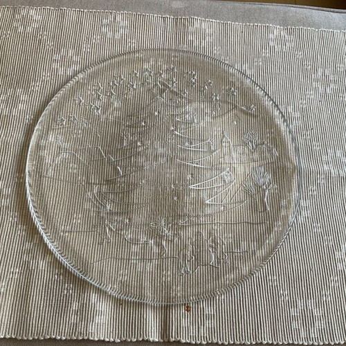 Round Christmas vintage platter like new