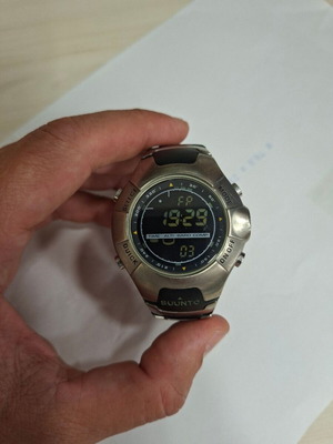 Suunto Observer watch used, black and silver, unisex