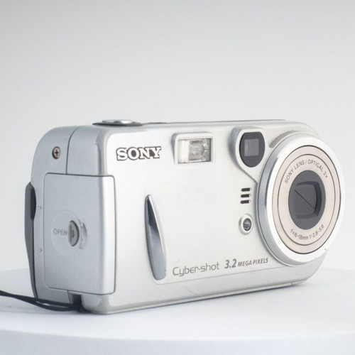 Sony Cyber-shot DSC-P72 digital camera used, 3.2MP CCD sensor