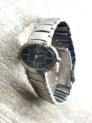 Γυναικείο ρολόι Lorus VC10-X051 καινούργιο, οβάλ κάσα, μαύρο και ασημί