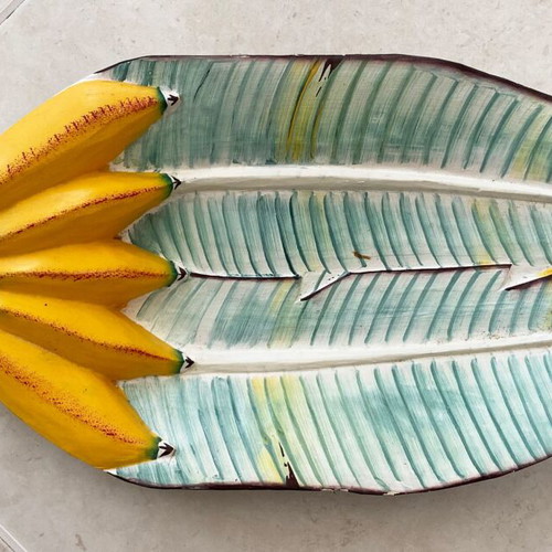 Wooden decorative fruit bowl with bananas and banana leaves like new