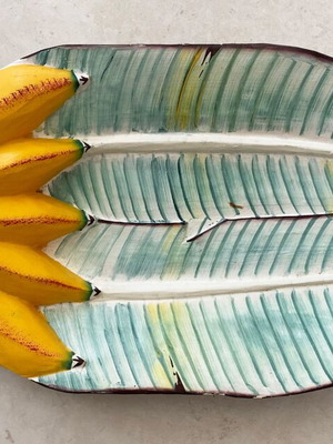 Wooden decorative fruit bowl with bananas and banana leaves like new