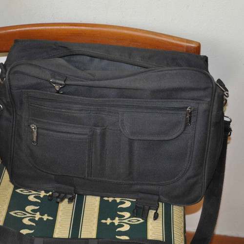 Laptop bag like new, black with multiple compartments