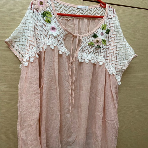 Blouse XL new, pink with lace and embroidery