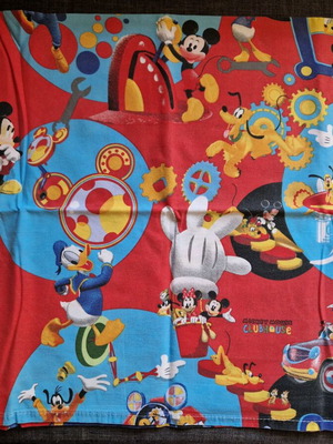 Baby crib sheet with Mickey like new, with pillowcase