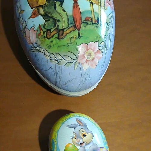 Large paper Easter egg 35cm used, set of two