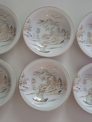 Vintage Lucky China Rimmed Soup Bowls set of 6, like new, Mt. Fuji design