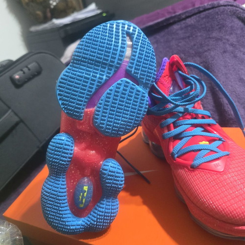 Nike LeBron 19 GS King's Crown sneakers new, size 36, pink
