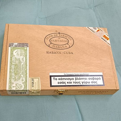 Wooden Partagas Serie D No 4 cigar box like new