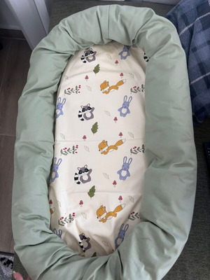 Baby nest like new