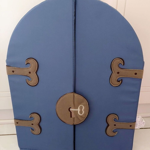 Thematic children's mirror castle like new