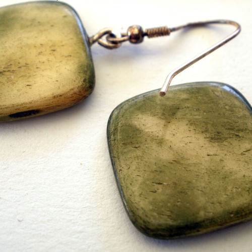 Green Scentefy Necklace with Earrings like new, fashion jewelry