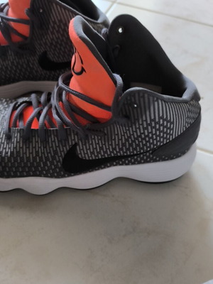 Nike Hyperdunk athletic shoes like new, size 44, gray