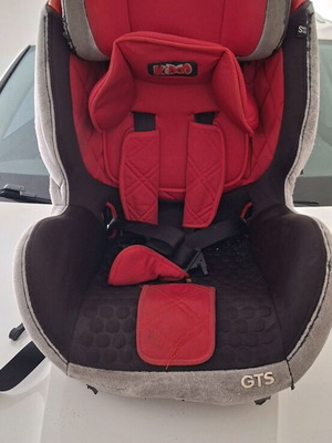 Kiddo GTS παιδικό κάθισμα αυτοκινήτου με ISOFIX σε κόκκινο και γκρι