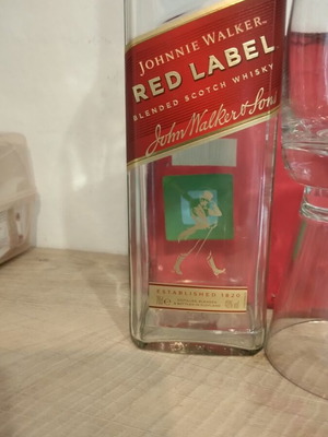 Johnnie Walker set with 2 glasses and empty bottle like new