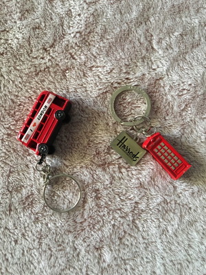 Μπρελόκ από την Αγγλία μεταχειρισμένα, σε άριστη κατάσταση, 2 τεμάχια