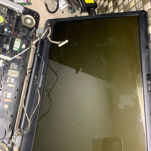 Toshiba Satellite P200-1BA 17-inch laptop screen used, 40 pin connector