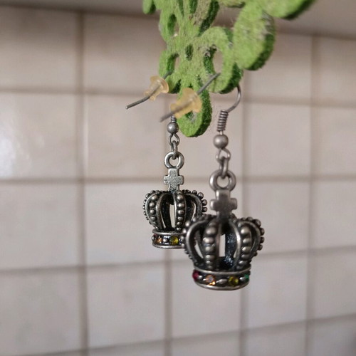 Women's earrings used