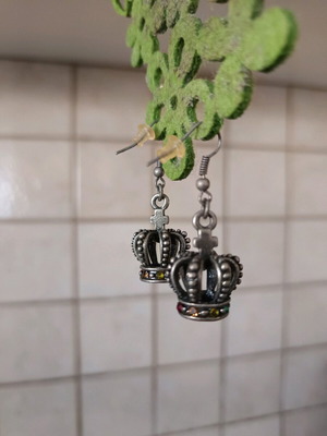 Women's earrings used
