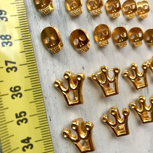 Pack of 20 gold metal beads for cord skulls and crowns like new