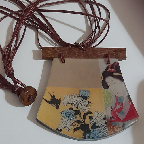 Japanese style necklace like new, multicolored