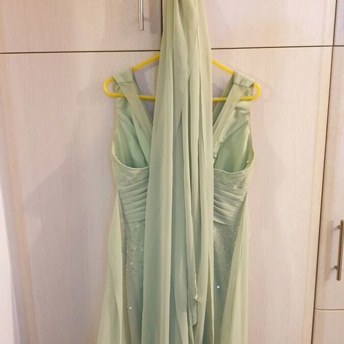 Demetrios formal dress green like new, size L
