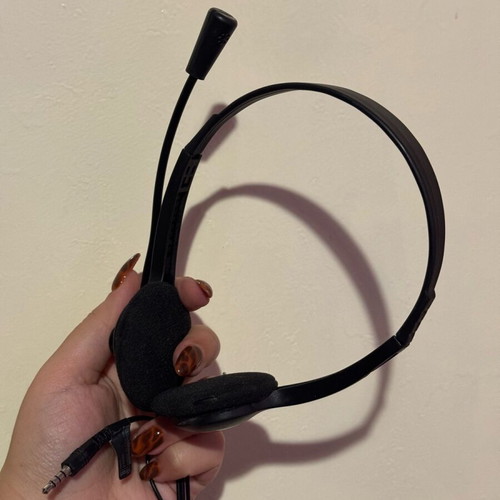 Headphones with microphone wired like new