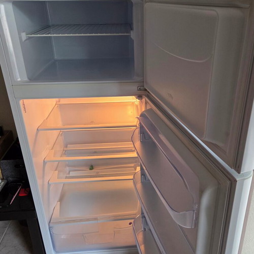 Indesit TAN 2 two-door refrigerator used with broken vegetable container