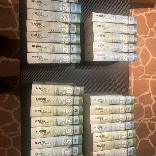 History books like new, pack of over 100 pieces