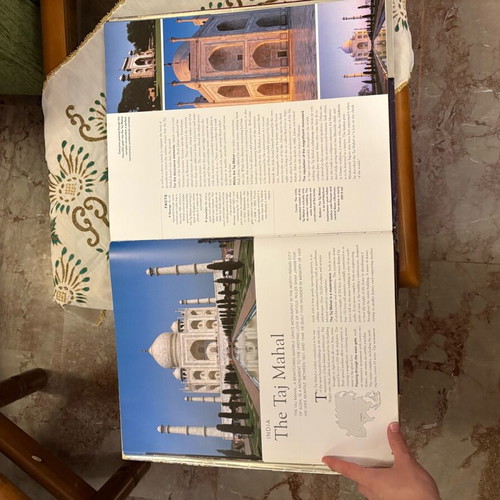 Book 100 Wonders of the World like new