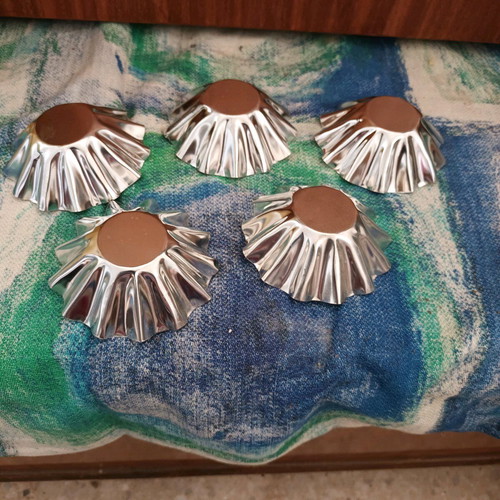 Metal cupcake holders set of 5 new