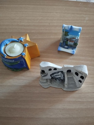 Decorative ceramic souvenirs set of 3 like new
