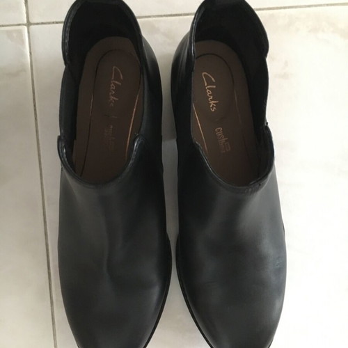 Clarks women's leather Chelsea boot new, size 36, black