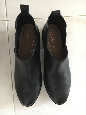 Clarks women's leather Chelsea boot new, size 36, black