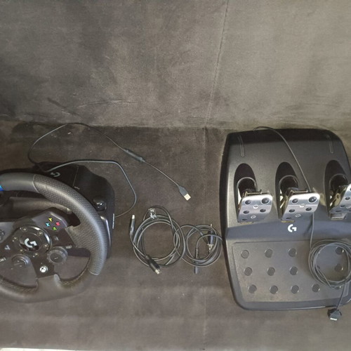 Logitech G920 Steering Wheel Like New Compatible with PC and Xbox Series S/X