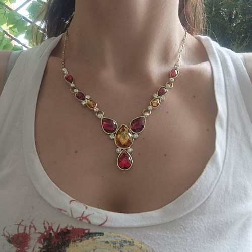 Necklace with semiprecious stones like new, red and gold